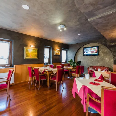 Au Soleil מלון 3*